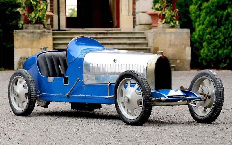 Autíček pro děti je dnes nepřeberné množství. Co třeba Tesla Model S?