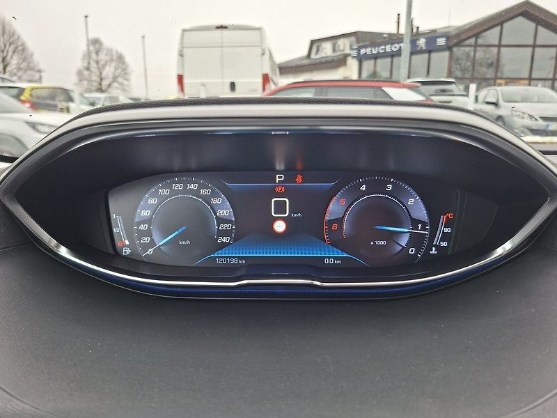 Peugeot 5008 ACTIVE 1,5 BHDI 130k EAT8 - fotka 14 z 24