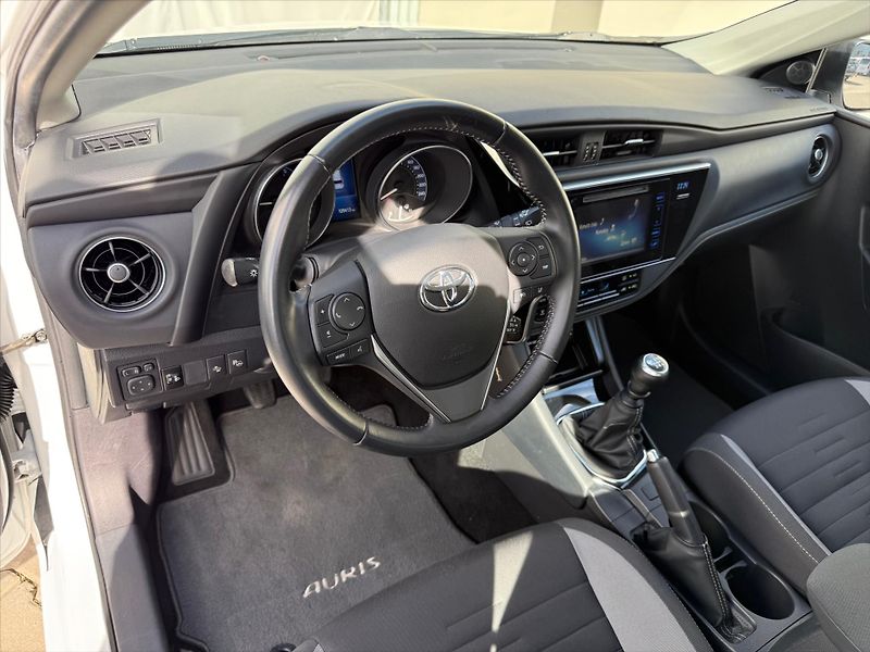 Toyota Auris 1,6 Active Trend - fotka 7 z 20