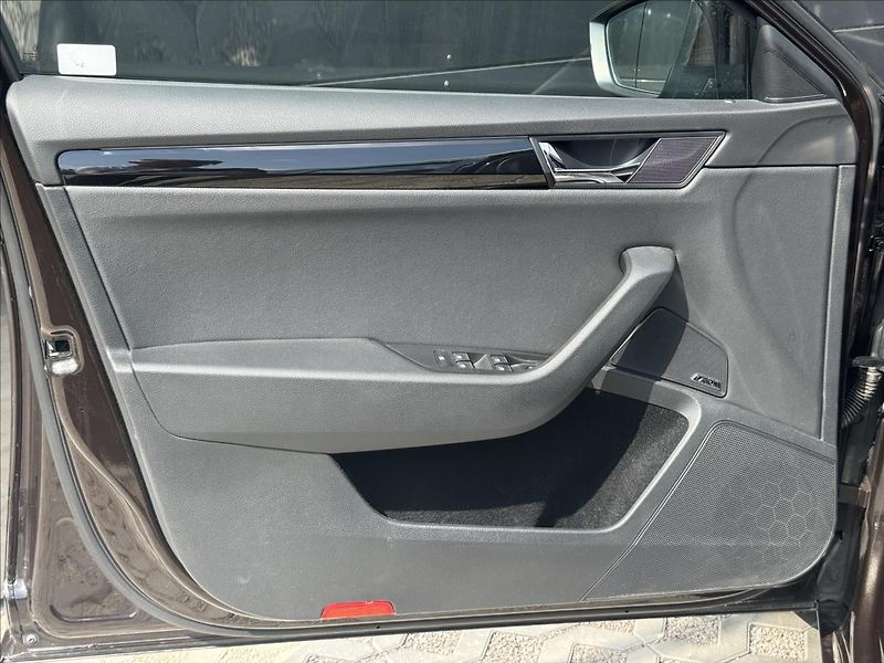 Škoda Superb 2,0 TDI 110kW L&K ČR 1.MAJITEL - fotka 28 z 33