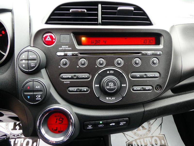 Honda Jazz (2012) 1.4i 73kW REZERVOVANO - fotka 20 z 32