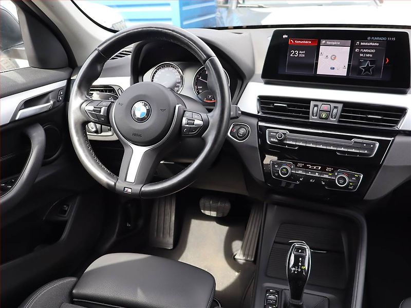 BMW X1 (2022) Innovation xDrive18d - fotka 7 z 21