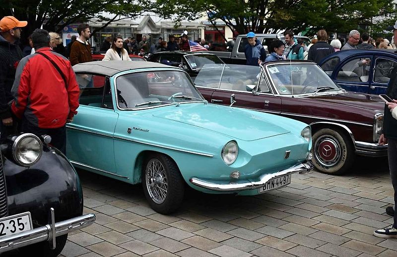 Tradiční sraz autoveteránistů na náměstí T. G. Masaryka v Prostějově. 18. května 2025