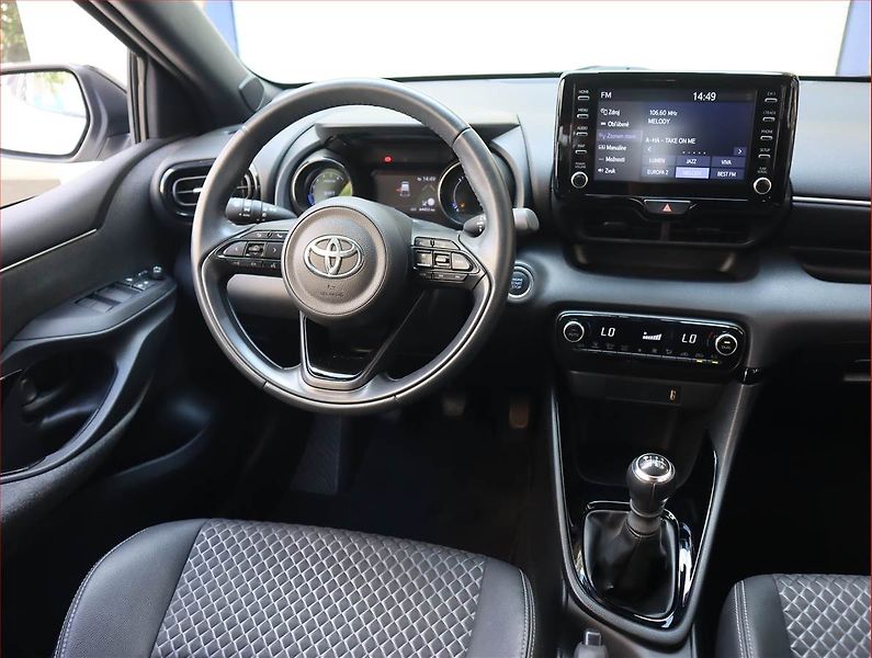 Toyota Yaris (2021) 1.5 VVT-i, Serv.kniha, Kůže - fotka 7 z 17