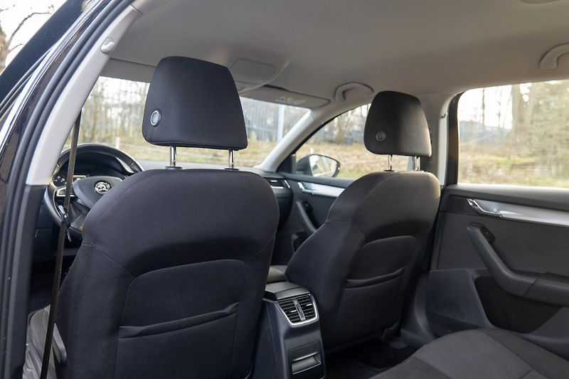 Škoda Octavia 2.0 TDI 110 kW DSG Tažné Navig - fotka 12 z 31