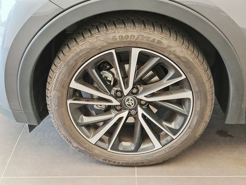 Toyota C-HR 2.0 Hybrid 4x2 Executive - fotka 12 z 48