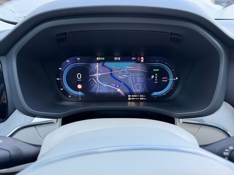 Volvo XC60 PLUS T6 AWD PHEV ACC,BLIS - fotka 20 z 21