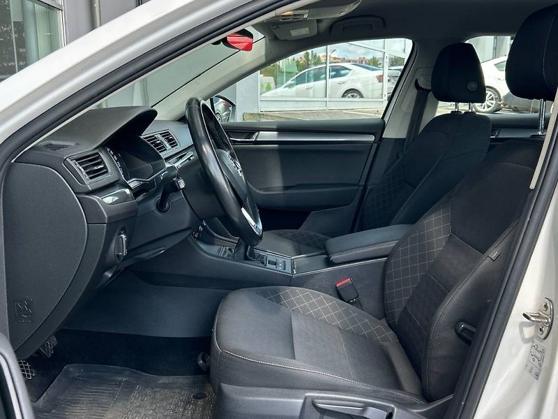 Škoda Superb (2017) 2.0 TDI Active - fotka 7 z 23