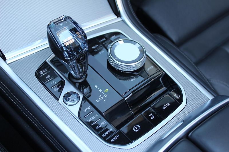 BMW Řada 8 840i xDrive Convertible - fotka 18 z 27