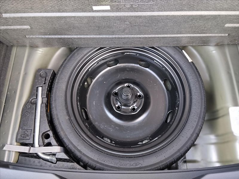 Volkswagen T-Roc 1,5   1,5TSI 110Kw - fotka 28 z 31