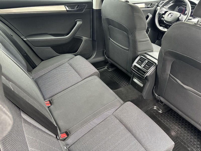 Škoda Superb (2022) Combi 2.0 TDI DSG Style - fotka 9 z 33