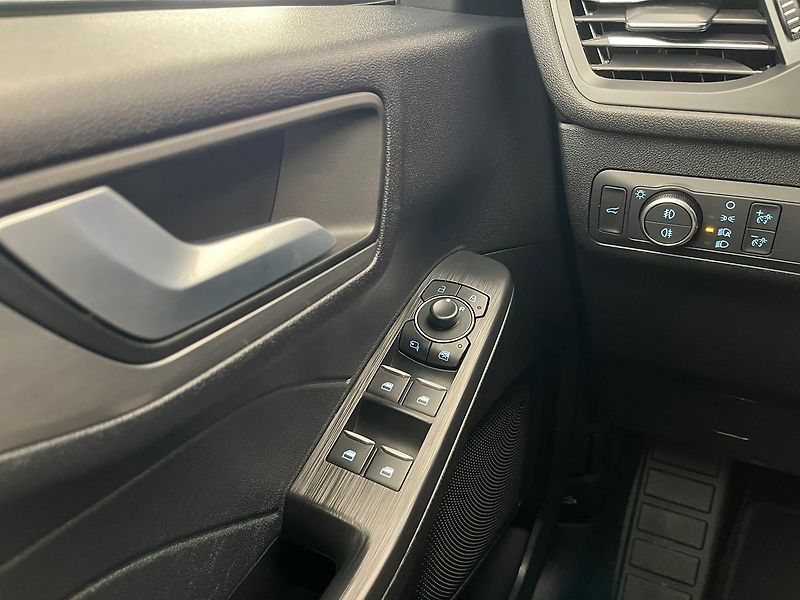 Ford Kuga 2.5 HEV 4x4 TITANIUM - fotka 23 z 78