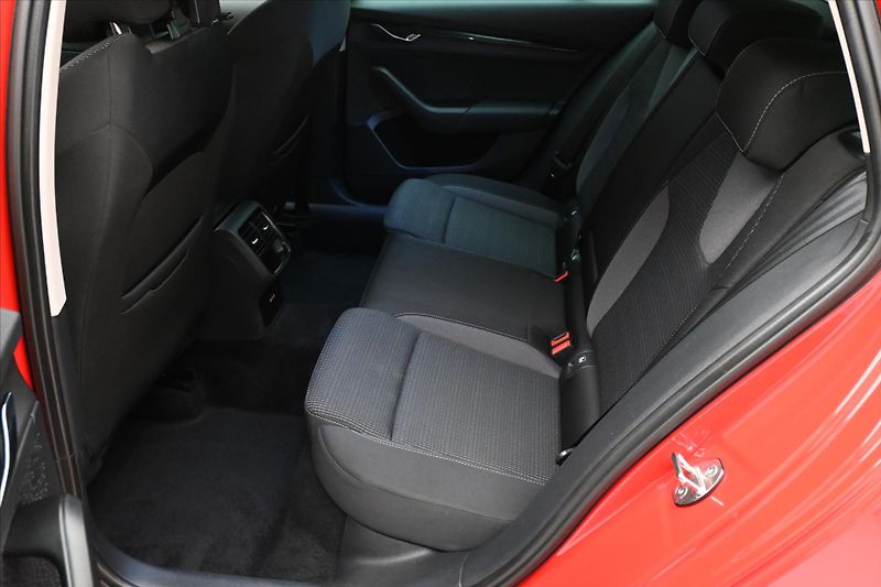 Škoda Octavia 2,0 110kW DSG Ambition Záruka - fotka 14 z 30