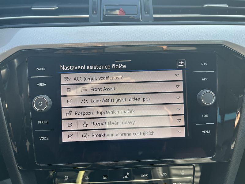 Volkswagen Passat Elegance 2.0 TDI 110 kW DSG Va - fotka 19 z 24