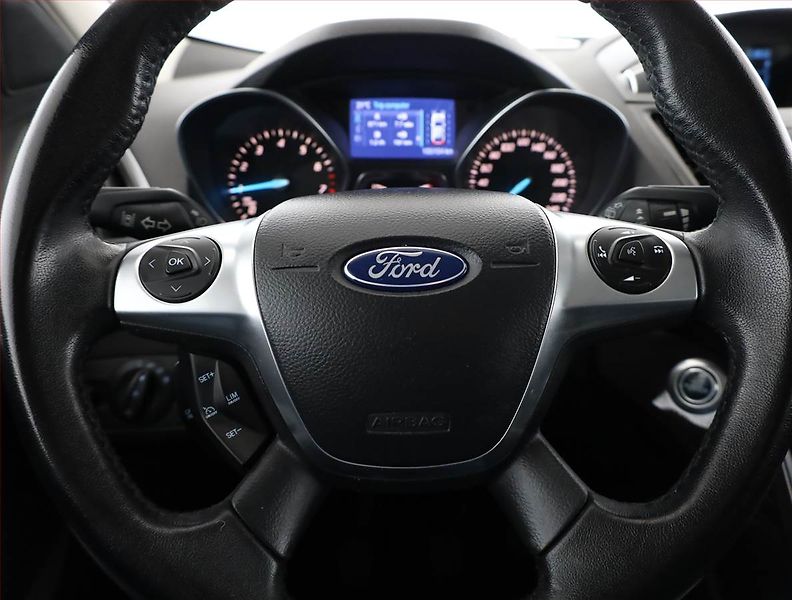 Ford Kuga (2013) 1.6 EcoBoost, Xenony, Tempomat - fotka 8 z 15