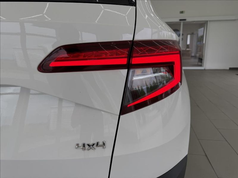 Škoda Karoq 2,0 TDi, DSG,NAVI,TZ,LED - fotka 9 z 28