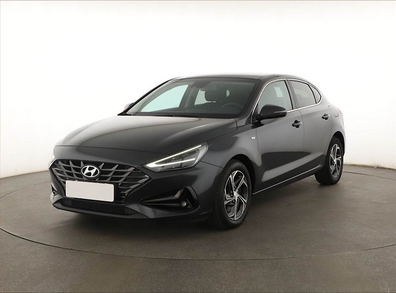 Hyundai i30 (2022) 1.5 T-GDI MHEV, ČR,1.maj - fotka 2 z 20