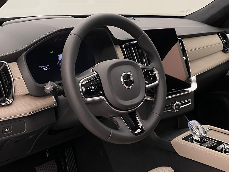Volvo XC90 B5 AWD DARK ULTRA AUT CZ 7m - fotka 19 z 66