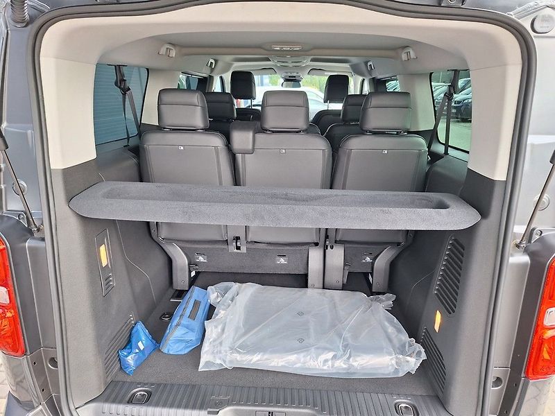 Peugeot Traveller (2026) Allure L3 2.2 BHDi 180 EAT8 - fotka 13 z 18