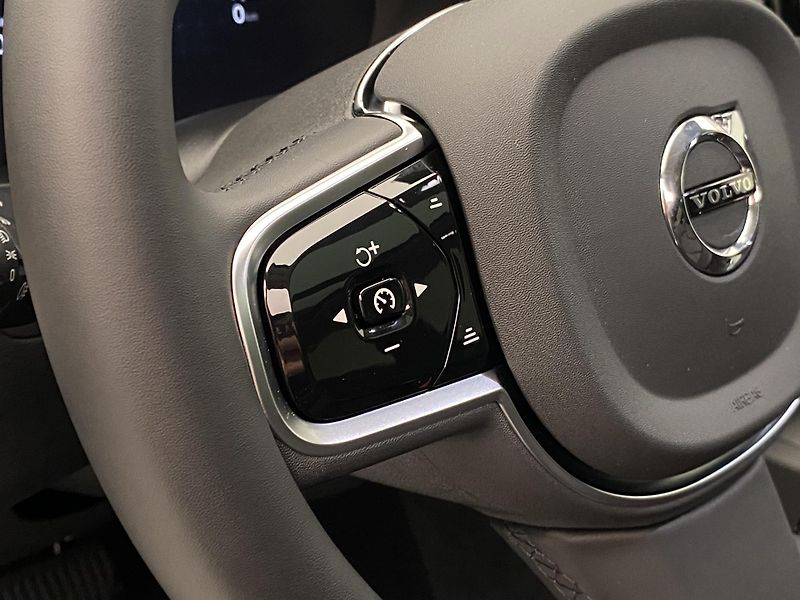 Volvo XC60 T8 AWD DARK PLUS REZERVACE - fotka 19 z 46