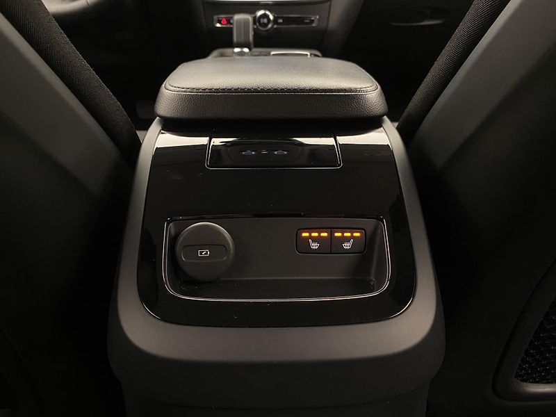Volvo V60 T6 AWD RECHARGE CORE REZERVACE - fotka 29 z 45