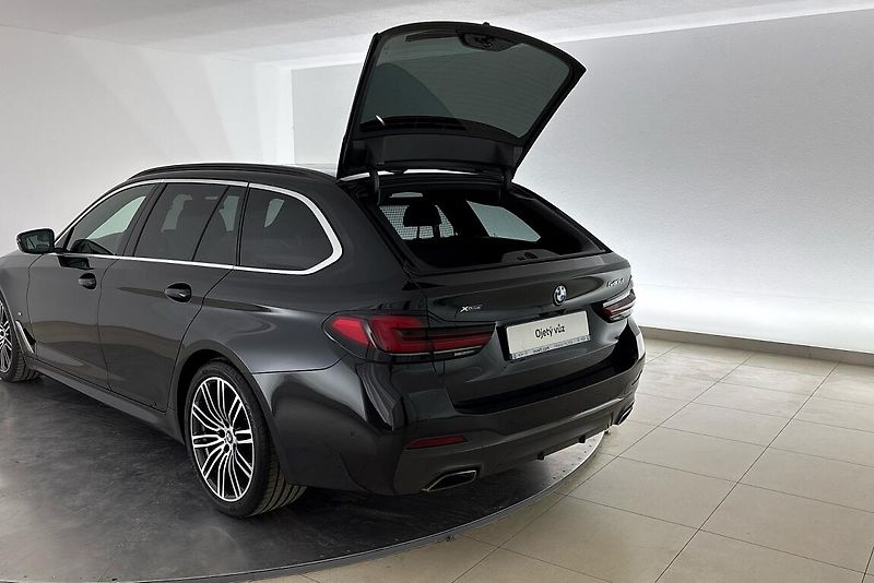 BMW Řada 5 540d xDrive - fotka 27 z 28