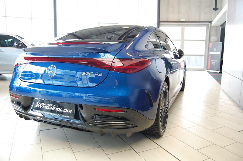 Mercedes-Benz EQE (2022) 43AMG 4MATIC - fotka 9 z 23