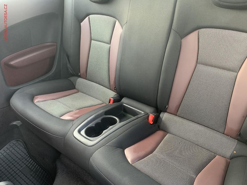 Audi A1 (2012) 1.6TDi, autoAC - fotka 10 z 19