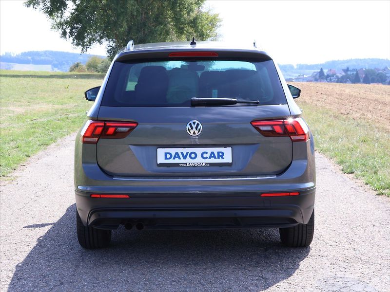 Volkswagen Tiguan 1,4 TSI 110kW DSG LED 1.Maj. - fotka 6 z 27