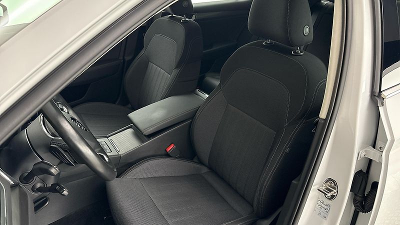 Škoda Superb 2.0 TDI DSG 4x4 Style - fotka 15 z 27