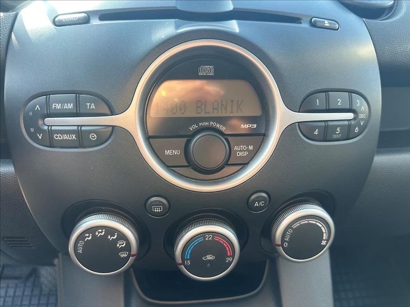 Mazda 2 1,4 i MT - fotka 17 z 19