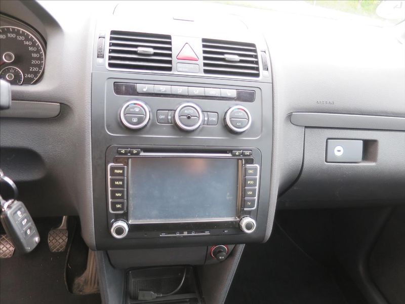 Volkswagen Touran 1,4  TSI MATCH - fotka 13 z 34
