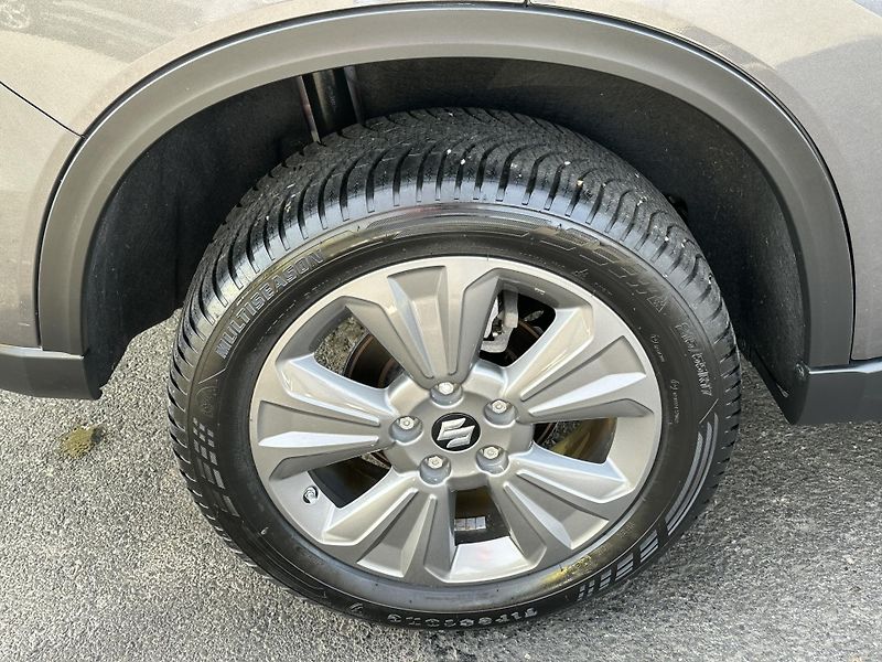 Suzuki Vitara (2024) 4x4*1.4 hybrid/95Kw * 1.Maj.  - fotka 35 z 38