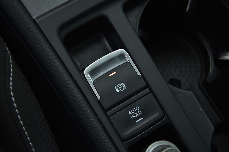 Volkswagen Golf 2.0TDi 110kW LOUNGE SERVIS.KN. - fotka 22 z 24