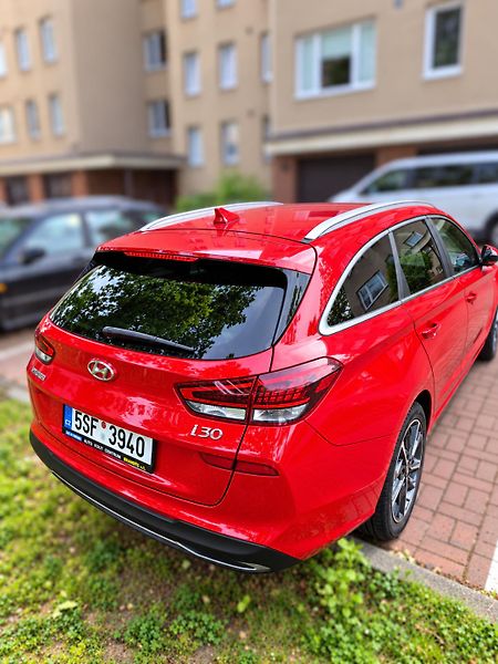 Hyundai i30 (2021) STYLE 1 majitel 1.5 TGDI 117kW - fotka 3 z 9