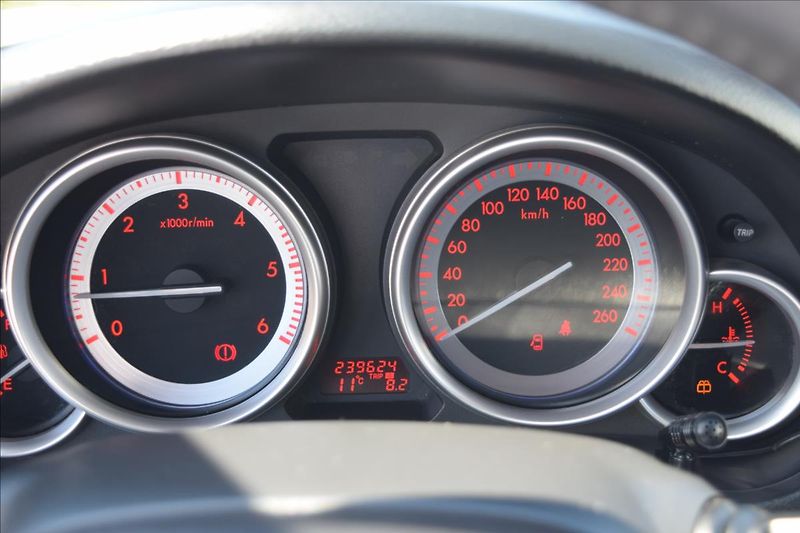 Mazda 6 2,0 d 103KW VÝHŘEV ALU - fotka 38 z 45