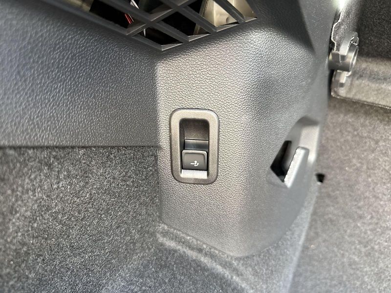 Volkswagen Golf (2023) 2.0 TSI DSG GTI - fotka 26 z 32