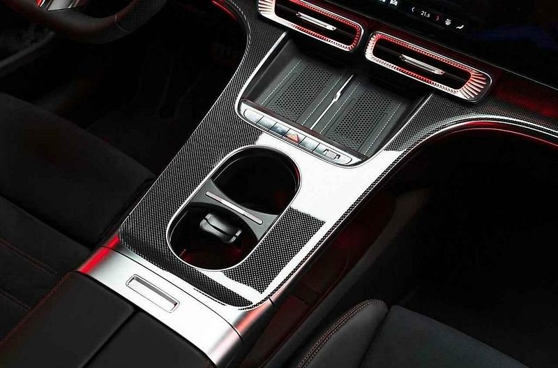 Nový Mercedes-Benz GLC s technologií EQ se bude nabízet souběžně s původní verzí se spalovacími motory.