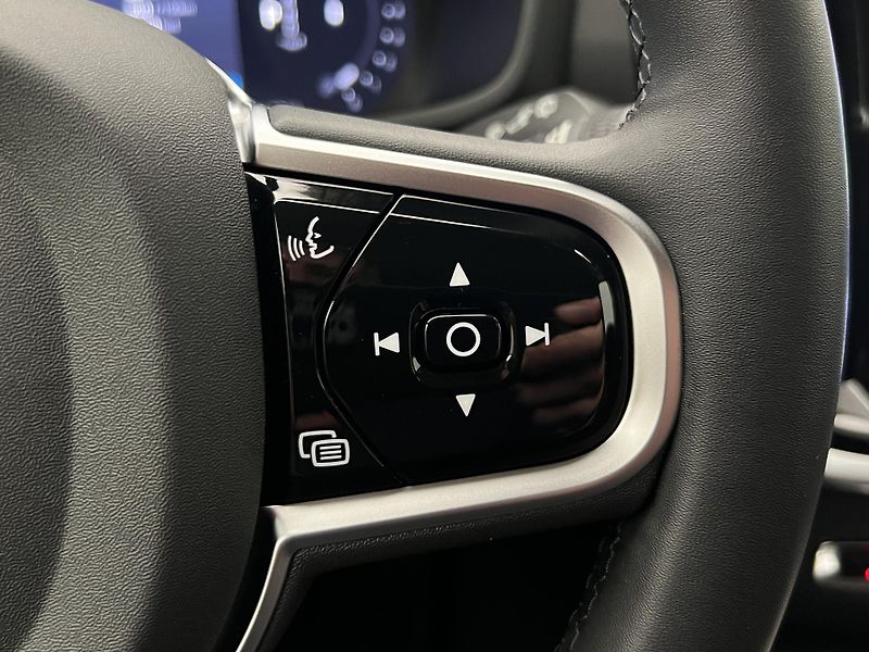 Volvo V60 B4 DARK PLUS AUT - fotka 26 z 45