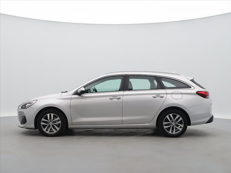 Hyundai i30 1,6 CRDi 85kW Style CZ 1.Maj. - fotka 4 z 30