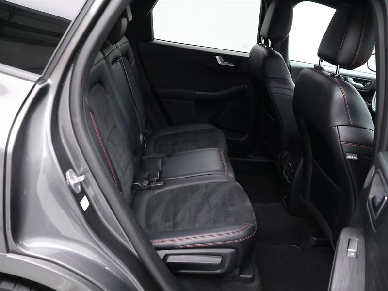 Ford Kuga 1,5 EB 110 kW ST-Line 1.Maj. - fotka 13 z 26