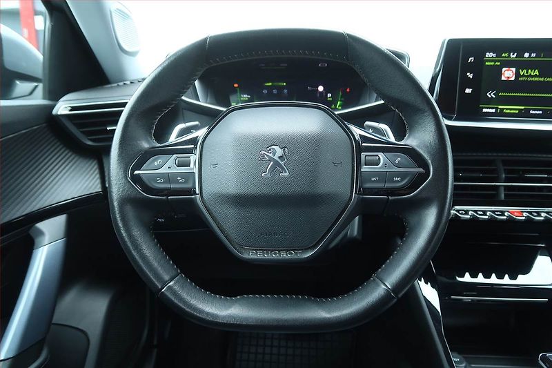 Peugeot 2008 (2020) Allure 1.2 PureTech, Automat - fotka 18 z 25