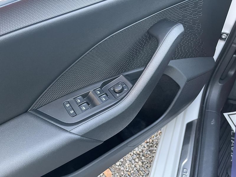 Škoda Octavia 2.0TDi Dsg STYLE 4x4 NEHAV-ČR! - fotka 27 z 46