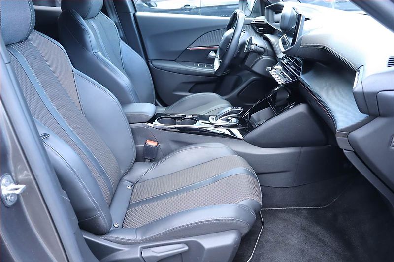 Peugeot 2008 (2021) GT Line 1.5 BlueHDi, Automat - fotka 9 z 26