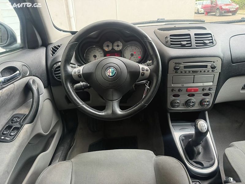 Alfa Romeo 147 (2005) 1.6i, 77kw L+Z pneu - fotka 16 z 19