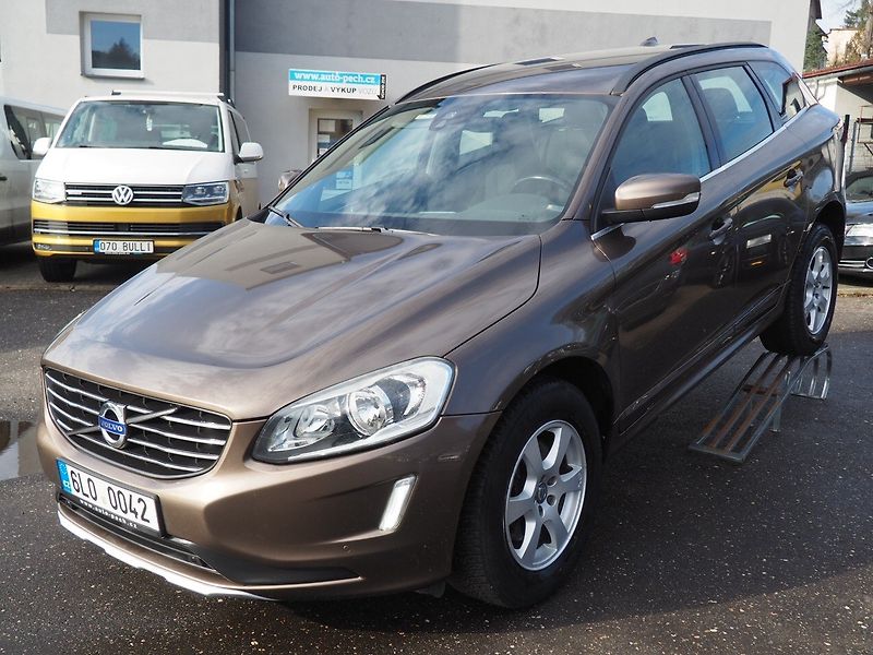 Volvo XC60 (2015) 2.4D D4 AWD - fotka 1 z 34