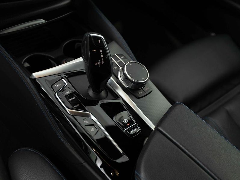 BMW Řada 5 540d xDrive - fotka 19 z 23