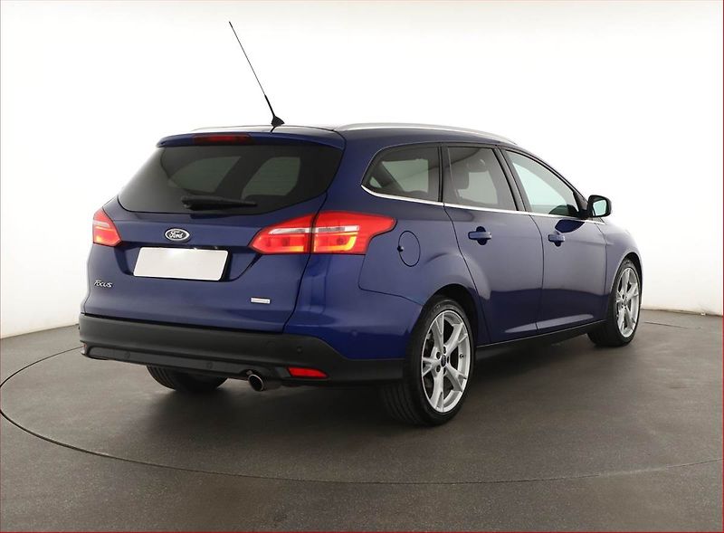 Ford Focus (2015) 1.5 EcoBoost, Xenony, Tempomat - fotka 5 z 18