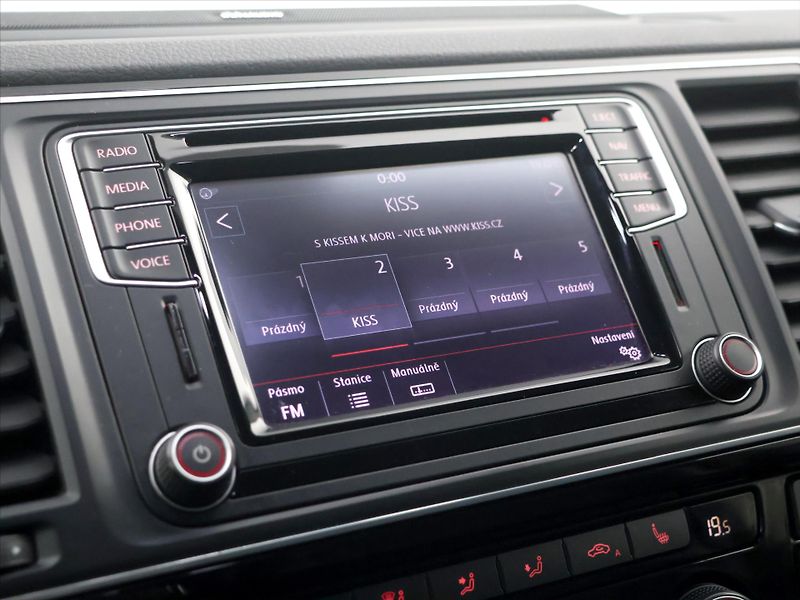 Volkswagen Multivan 2,0 TDI 150kW Highline DSG 4x4 - fotka 25 z 36