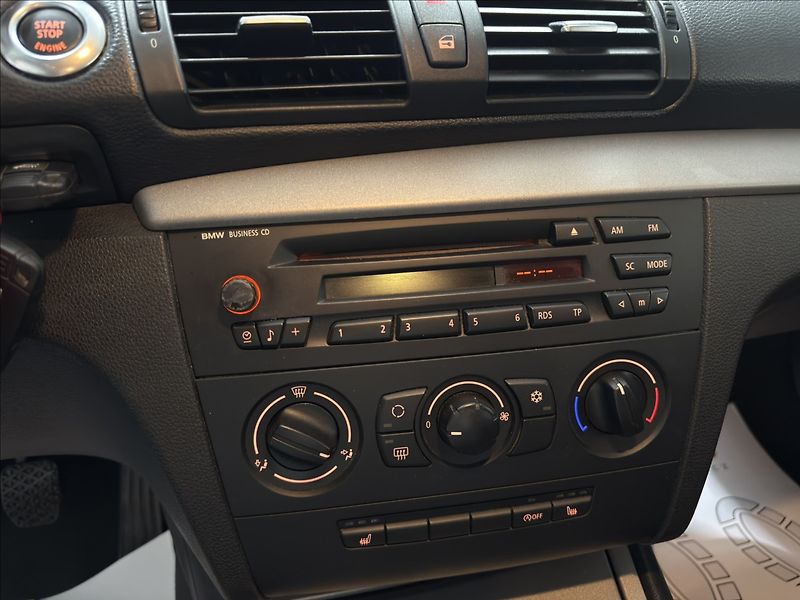 BMW Řada 1 2,0   D 105 kW ZADNÍ ČIDLA - fotka 11 z 19